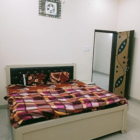 Radha Bhavan Vrindāvan Esterno foto