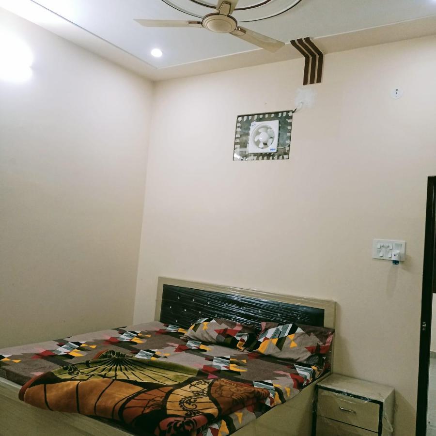 Radha Bhavan Vrindāvan Esterno foto